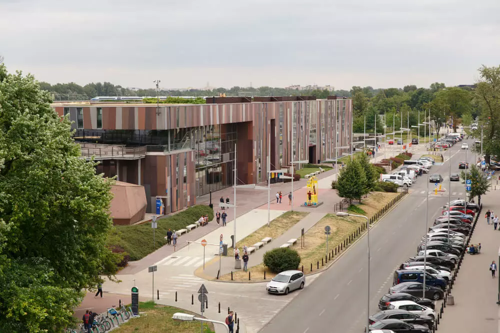 Centrum Nauki Kopernik w Warszawie przy ul. Wybrzeże Kościuszkowskie, widok na budynek CNK i okolice Powiśla