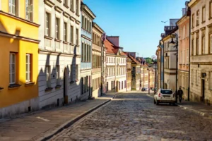 Warszawa, Stare Miasto, zabytkowe kamienice na warszawskiej Starówce
