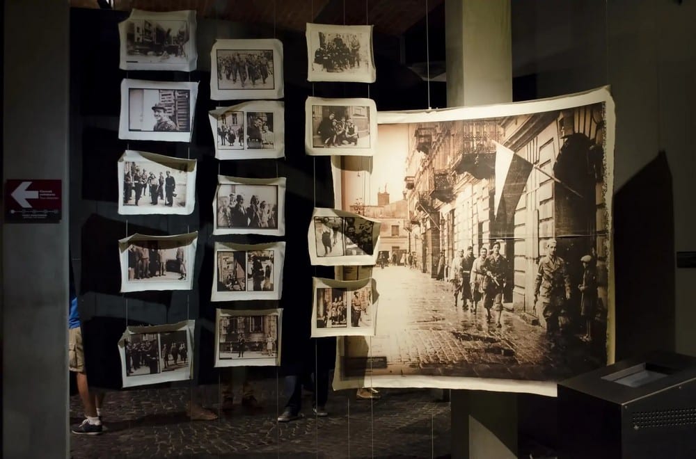 Zwiedzanie Muzeum Powstania Warszawskiego