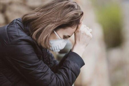 Jak radzić sobie z lękiem związanym z koronawirusem, gdy nie wiemy, co będzie dalej? Jak radzić sobie z lękiem związanym z koronawirusem