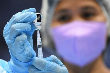 Szczepionki przeciwko wariantowi Omikron, czym się różnią? szczepionki przeciwko omikron covid-19