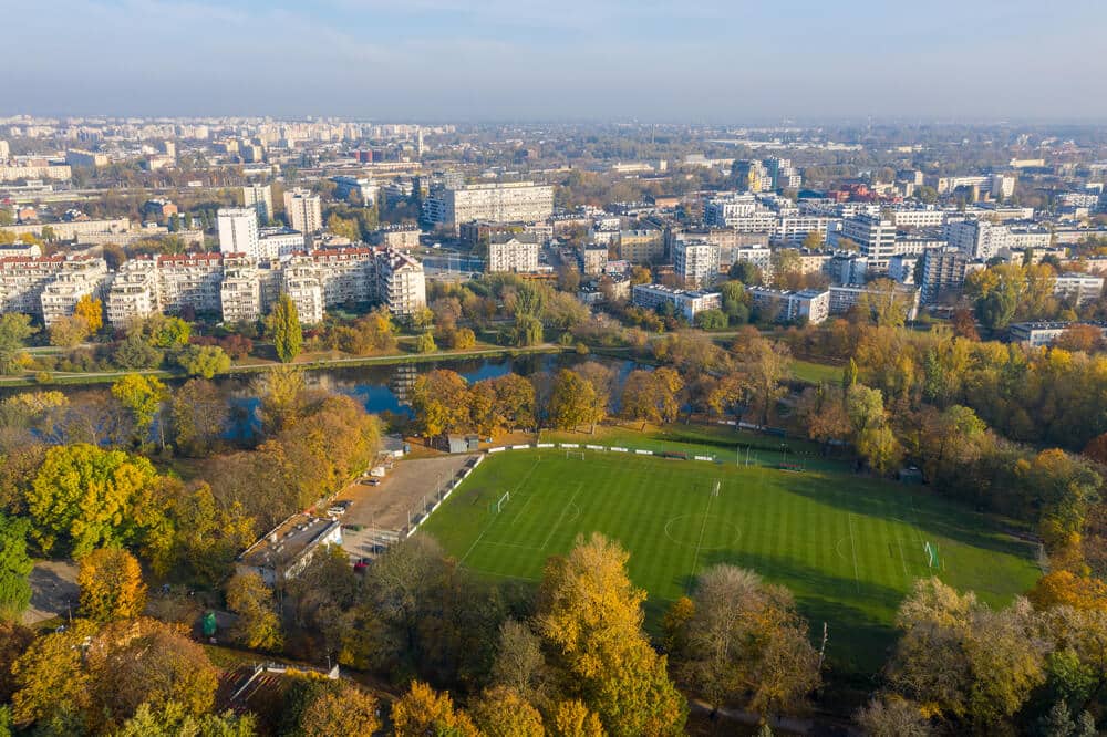 Stadion Drukarz Warszawa w Parku Skaryszewskim - widok z drona
