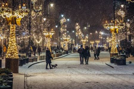 Świąteczny Trakt Królewski – iluminacje, deptak i zmiany w organizacji ruchu Iluminacje świąteczne na Krakowskim Przedmieściu w Warszawie