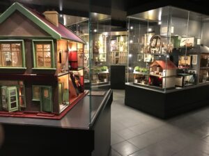 Muzeum Domków Lalek, Gier i Zabawek Warszawa