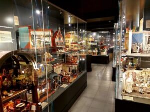 Muzeum Domków Lalek, Gier i Zabawek Warszawa