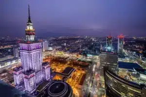 oświetlony Pałac Kultury i Nauki nocą