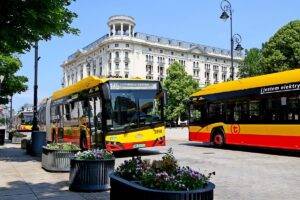 Elektryczne solarisy w centrum Warszawy, Autor. ZTM Warszawa