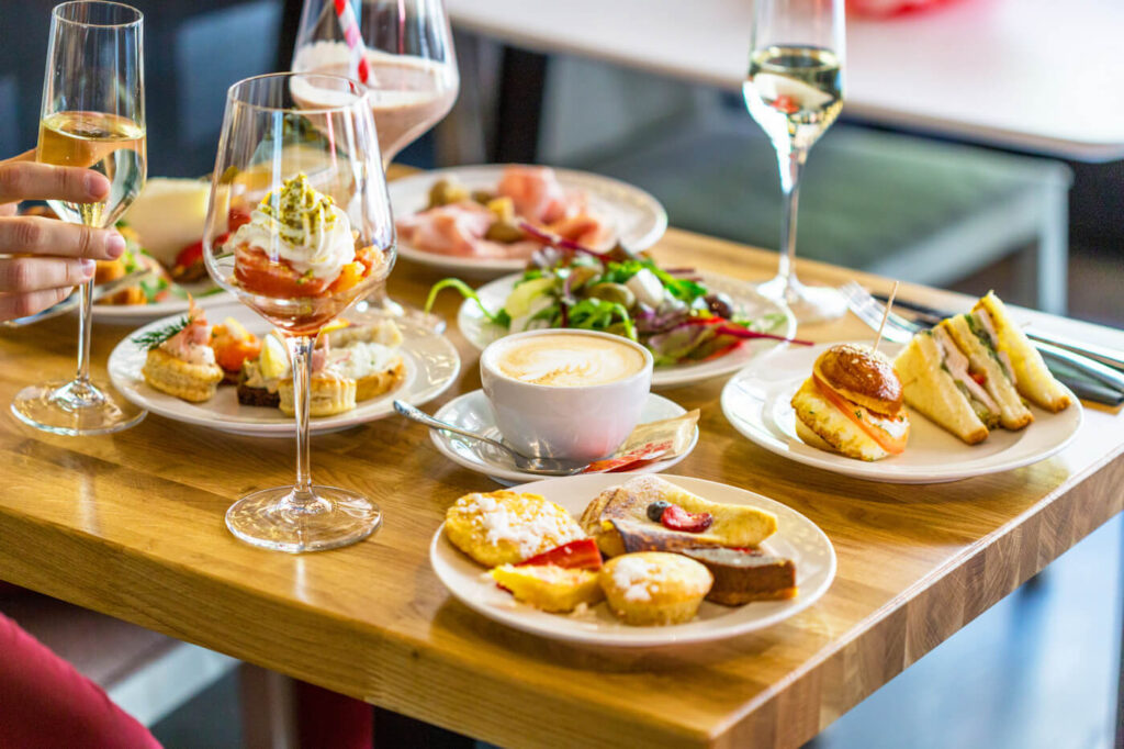 Gdzie na brunch w Warszawie - Przewodnik po najlepszych miejscach