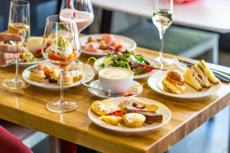 Gdzie na brunch w Warszawie - Przewodnik po najlepszych miejscach