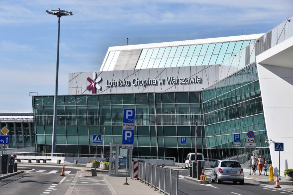 Jak dojechać z lotniska Chopina do centrum Warszawy - przewodnik