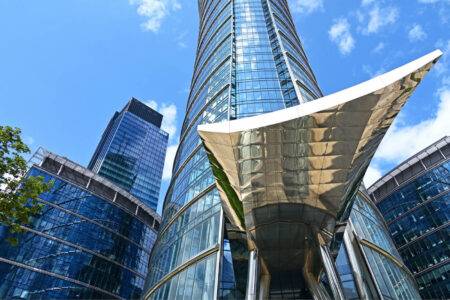 Nowoczesna architektura Warszawy – najciekawsze budynki XXI wieku, na zdjęciu Warsaw Spire