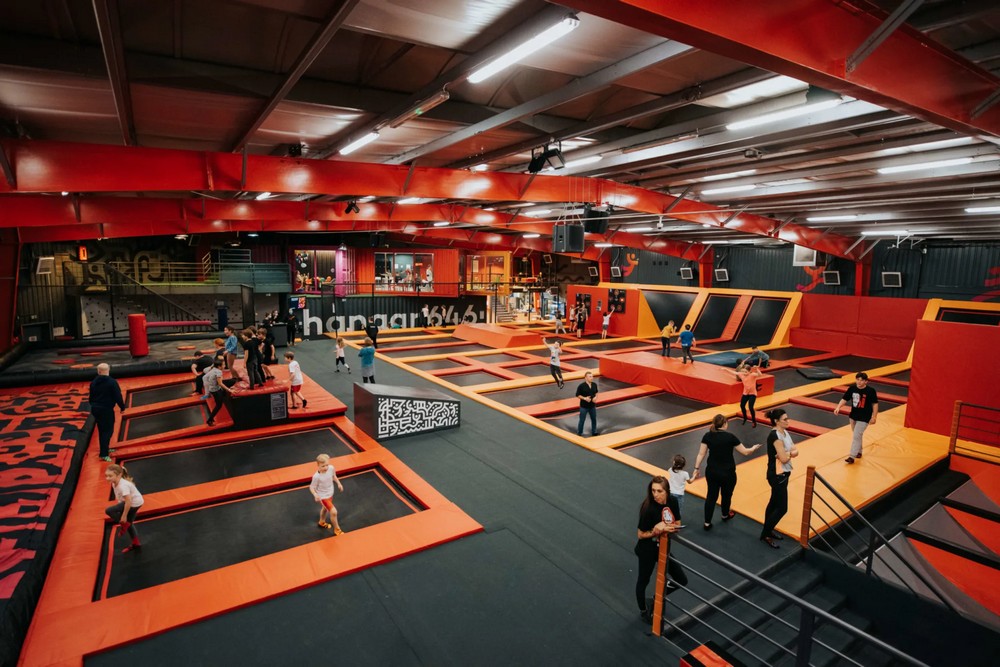 Parki trampolin w Warszawie - Hangar 646