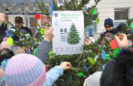 Choinki z odblaskami w Warszawie