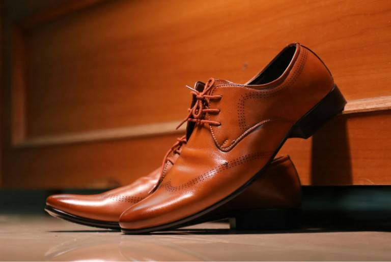 Męskie obuwie skórzane – wybór, który podkreśla klasę i dbałość o detale Męskie obuwie skórzane