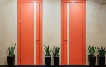 Drzwi wewnętrzne do nowoczesnych mieszkań – jakie modele najlepiej sprawdzą się w małych i średnich przestrzeniach? Drzwi wewnętrzne do nowoczesnych mieszkań