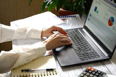 Jak uporządkować procesy kadrowo-płacowe dzięki nowoczesnemu oprogramowaniu? Jak uporządkować procesy kadrowo-płacowe