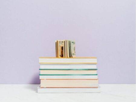 Skup książek w antykwariacie – jak sprzedać stare książki i zyskać? Skup książek w antykwariacie