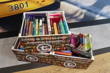 Książki z tramwajowej książkodzielni fot. Tramwaje Warszawskie