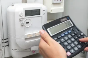 Ile kosztuje energia dla firm i od czego zależy cena prądu