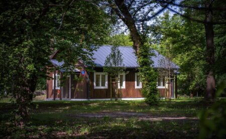 Domki fińskie na Polu Mokotowskim gotowe po rekonstrukcji Domki fińskie na Polu Mokotowskim