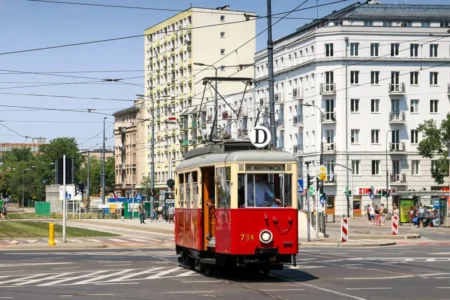 Dzień Dziecka w warszawskiej komunikacji. Specjalny tramwaj DD, zabytkowa linia D i dziecięce zapowiedzi przystanków Tramwaj linii D - wydarzenia Warszawa