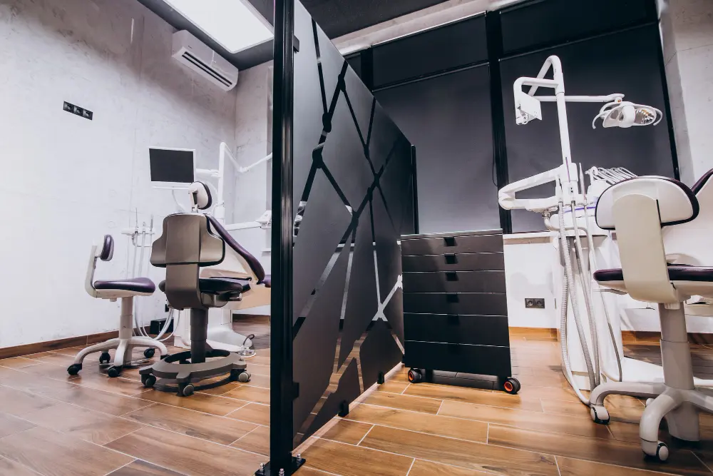 Fit-out w obiektach medycznych – jak zapewnić odpowiednią przestrzeń dla pacjentów i personelu? Fit-out w obiektach medycznych
